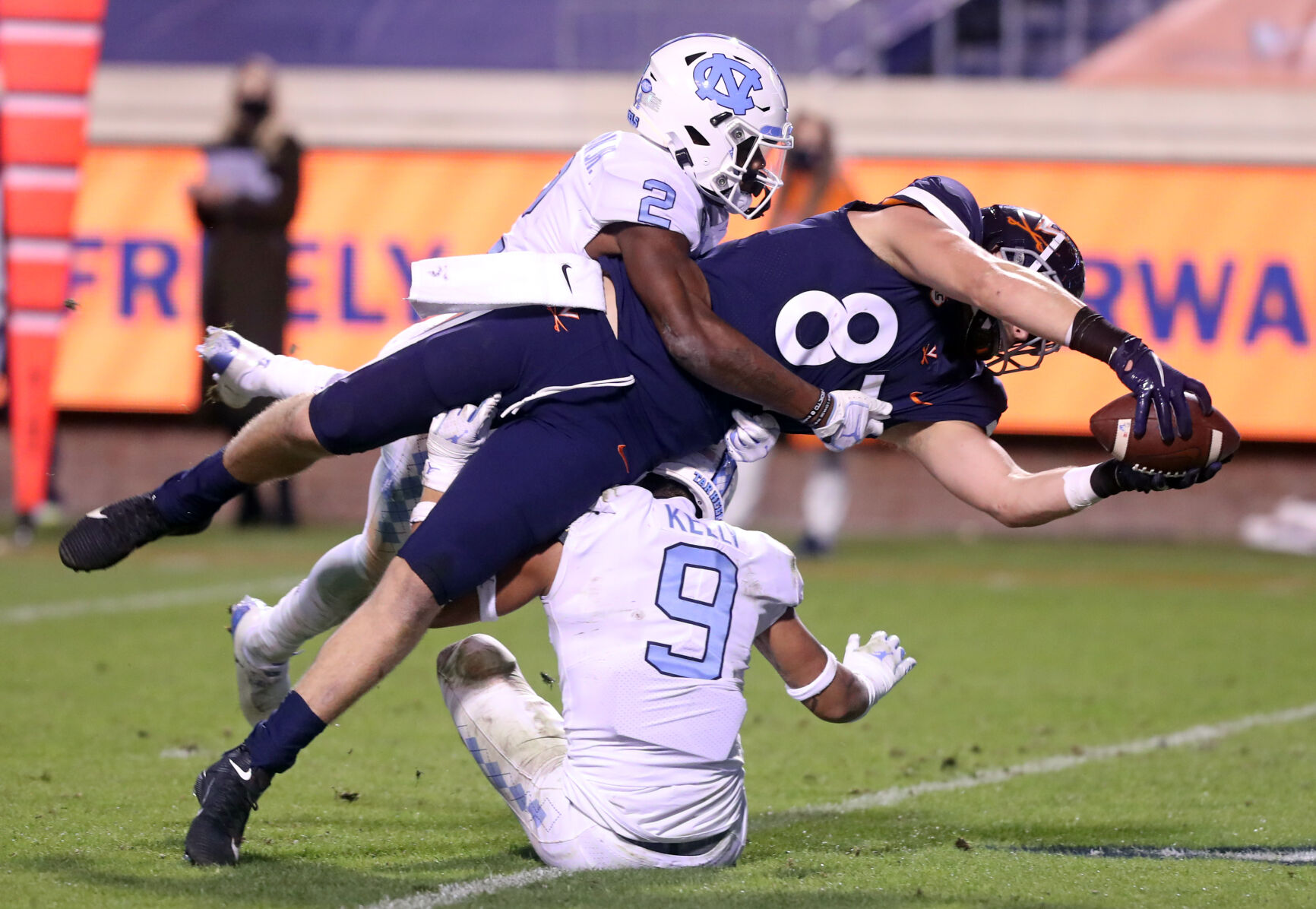 103120-cdp-sports-uva-unc560.JPG